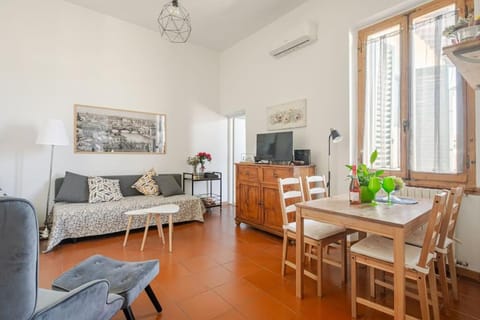 TV and multimedia, Kitchen or kitchenette, Living room, Dining area, air conditioner