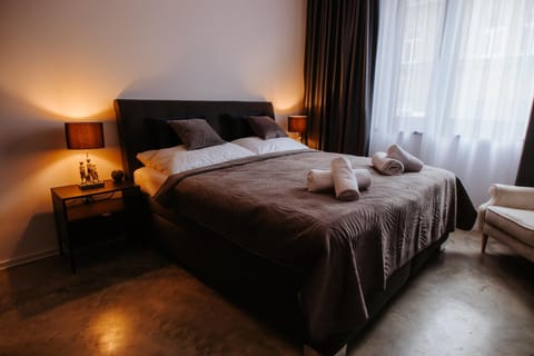 Photo of the whole room, Bedroom, towels