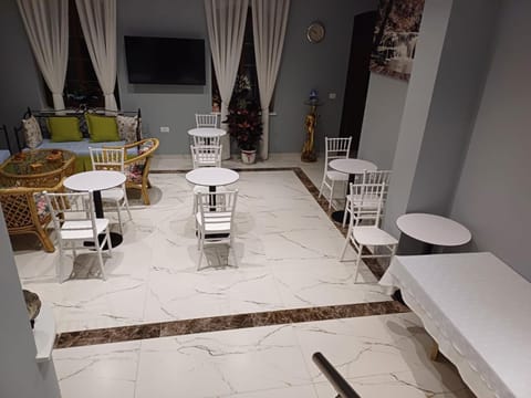 Seating area, Dining area