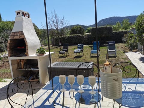 Patio, Dining area, Garden view