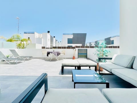View (from property/room), Balcony/Terrace, Seating area