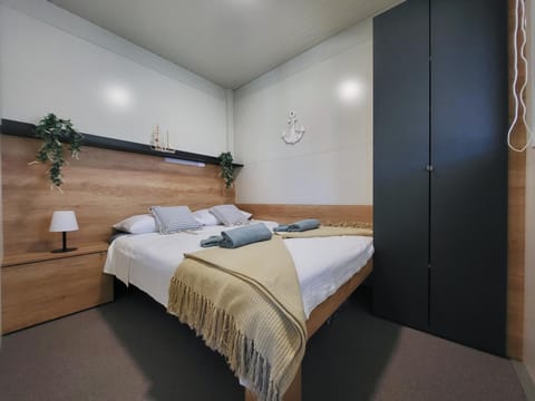 Bed, Photo of the whole room, Bedroom, towels, wardrobe