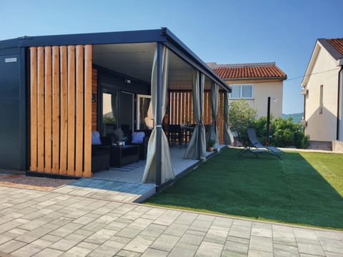 Property building, Patio, Garden, Garden view