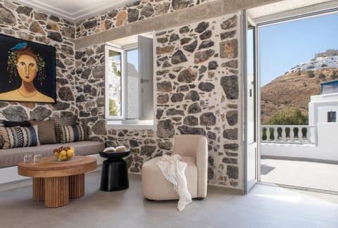 View (from property/room), Balcony/Terrace, Living room, Seating area, Dining area