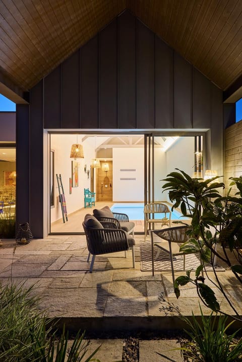 Patio, Natural landscape, Garden, Living room, Garden view, Swimming pool, sunbed