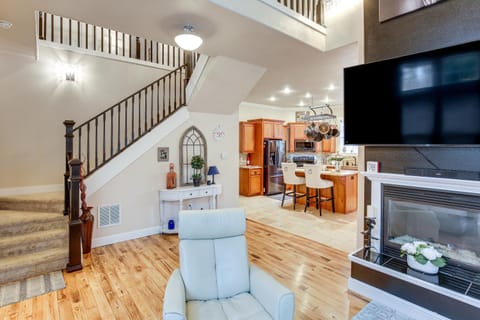 Hot Tub, Pavilion! Family Home Near UO and Autzen House in Eugene