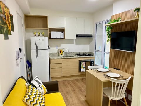 Kitchen or kitchenette, Living room, Seating area, Dining area, oven, stove