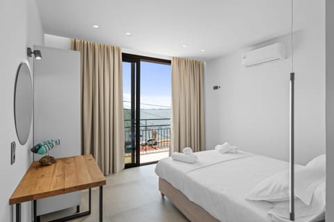 Bed, TV and multimedia, Balcony/Terrace, Bedroom, Sea view, air conditioner
