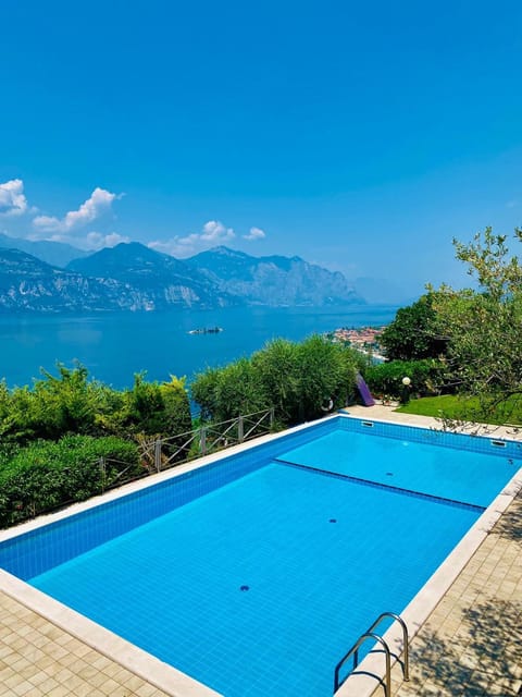 Mountain view, Pool view, Swimming pool