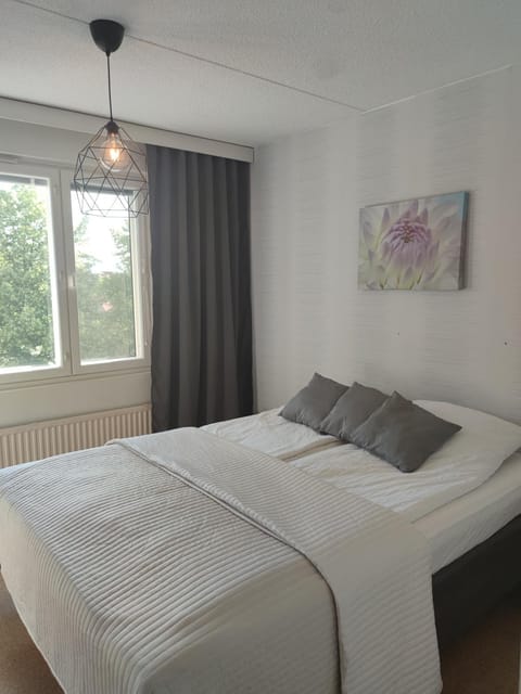 Saunallinen tilava kaksio keskustan ja rautatieaseman tuntumassa Apartment in Finland