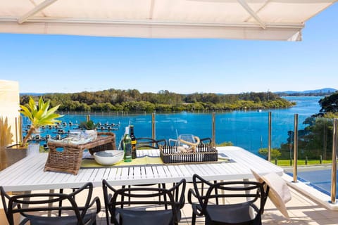 Balcony/Terrace, Dining area, Lake view