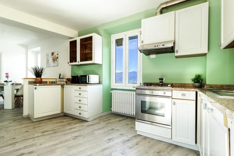 Kitchen or kitchenette, microwave, oven, stove