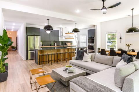 Sleek Tennessee Retreat 2 Mi to Center Hill Lake! House in Center Hill Lake