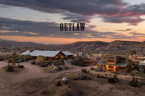 The Outlaw By The Cohost Company House in Pioneertown