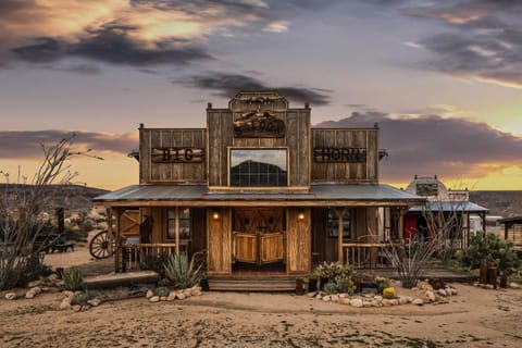 The Outlaw By The Cohost Company House in Pioneertown