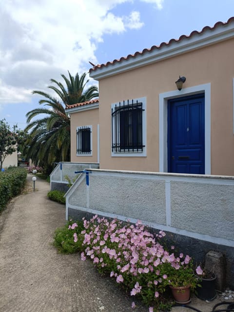 Property building, Spring, Day, Garden, Garden view