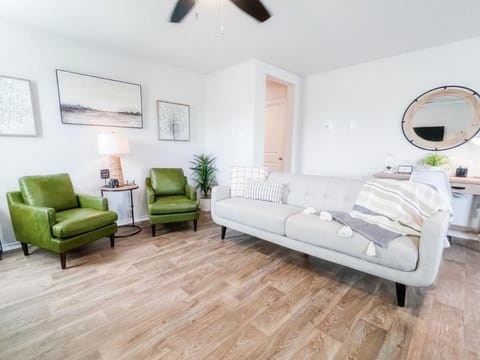 Stylish Family Home Near Lackland POOL House in San Antonio