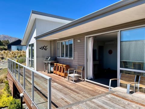 Property building, BBQ facilities, Balcony/Terrace