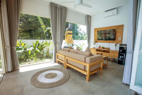 TV and multimedia, Kitchen or kitchenette, Living room, Seating area, Dining area, fireplace, minibar, air conditioner