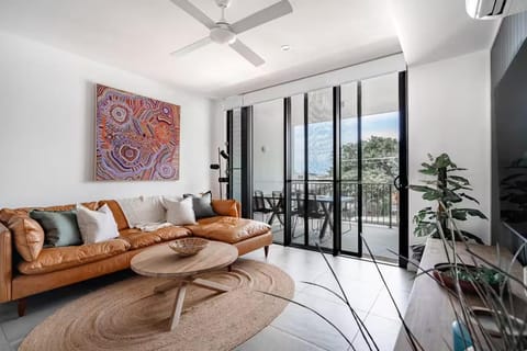 Natural landscape, TV and multimedia, Living room, Seating area