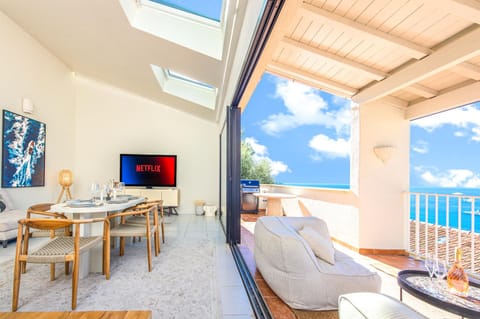 Patio, Day, Natural landscape, TV and multimedia, View (from property/room), Balcony/Terrace, Living room, Seating area, Dining area, Sea view