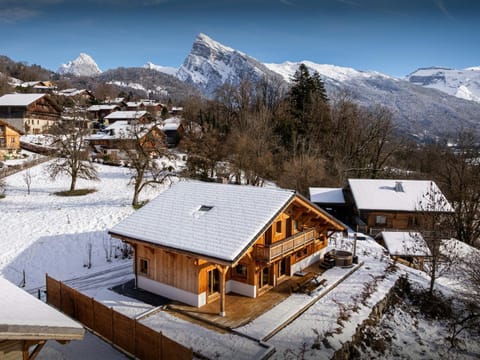 Property building, Day, Natural landscape, Winter, Mountain view