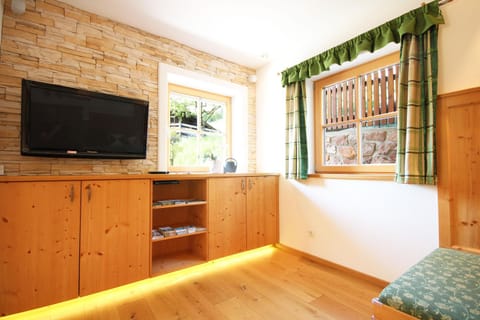 TV and multimedia, Photo of the whole room