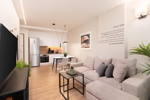 TV and multimedia, Kitchen or kitchenette, Living room, Seating area, Dining area