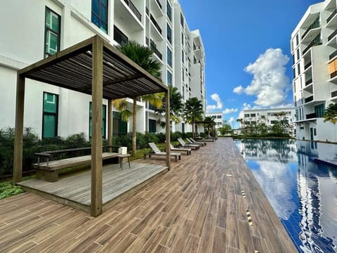 Garden, Swimming pool