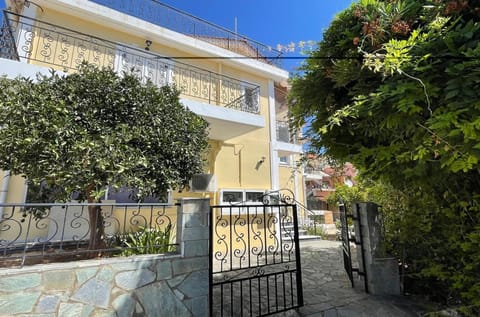 Property building, Day, Garden