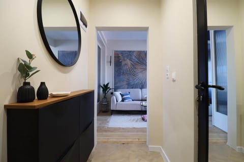 Bed, Living room