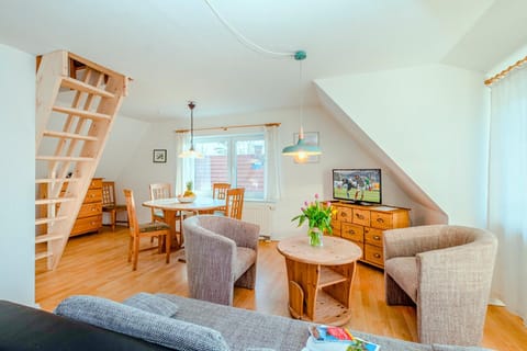 Ferienhaus Sanddorn, Fewo Stranddistel Apartment in Prerow