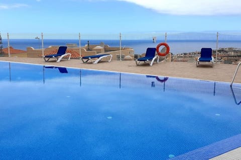 Pool view, Sea view, Swimming pool, sunbed