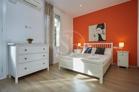 Bed, Photo of the whole room, Bedroom