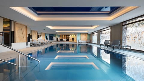 Swimming pool, sunbed