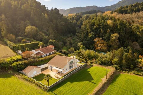 Property building, Day, Natural landscape, Bird's eye view, Mountain view