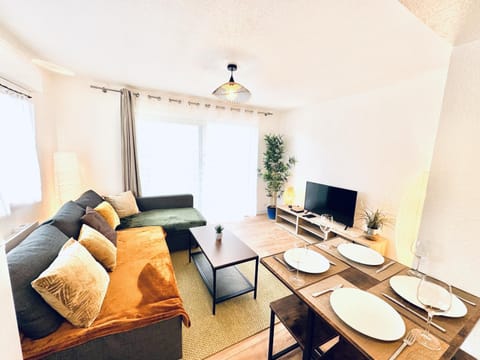 TV and multimedia, Living room, Dining area