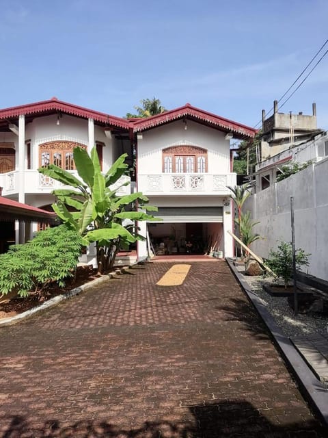 Property building, Garden, Balcony/Terrace