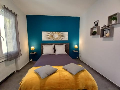 Appart T3 avec Cours et Parking Privé Apartment in Provence-Alpes-Côte d'Azur