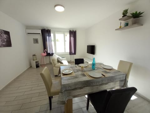 Appart T3 avec Cours et Parking Privé Apartment in Provence-Alpes-Côte d'Azur