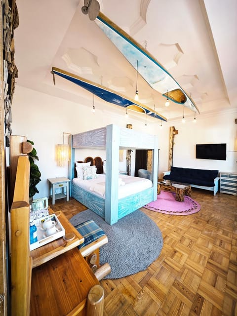 Photo of the whole room, Bedroom