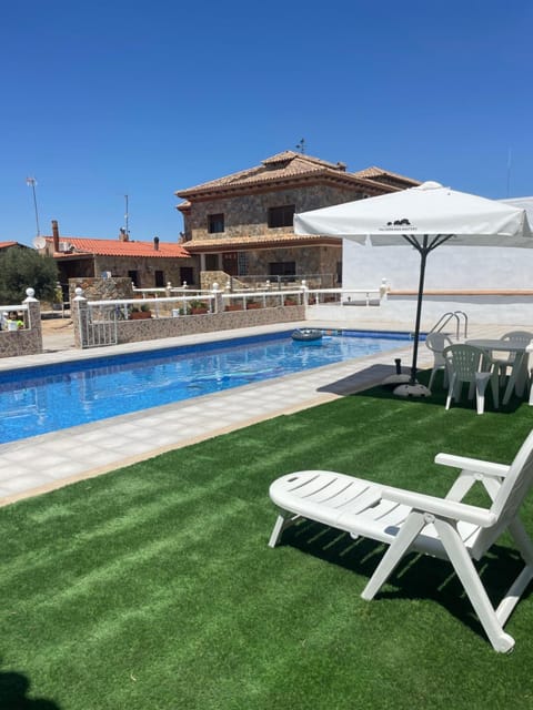 Property building, Patio, Day, Pool view, Swimming pool, Swimming pool, sunbed