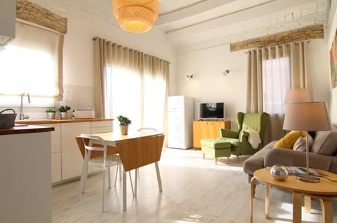 TV and multimedia, Kitchen or kitchenette, Seating area, Dining area