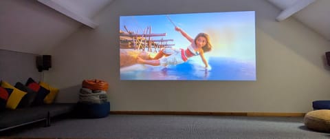 Family Home in Tywyn - Game and Cinema Rooms House in Wales