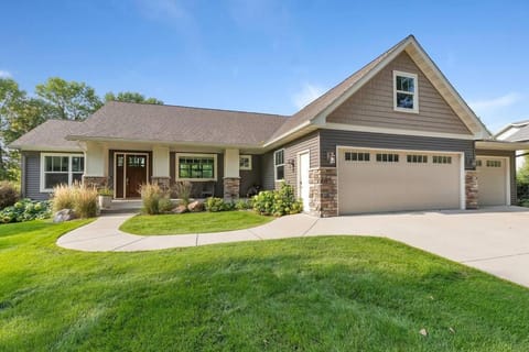 Long Lake Vacay House in Minnesota