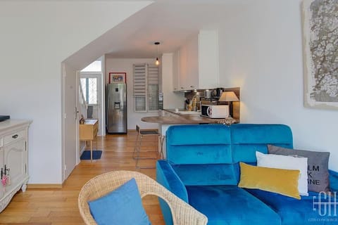 Kitchen or kitchenette, Living room