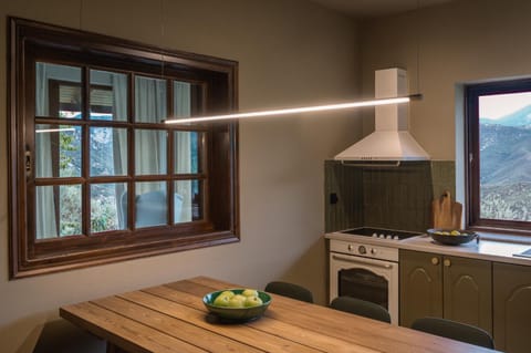 Dining area, Mountain view, kitchen