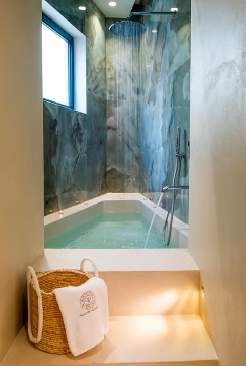 Bathroom, Bath, towels