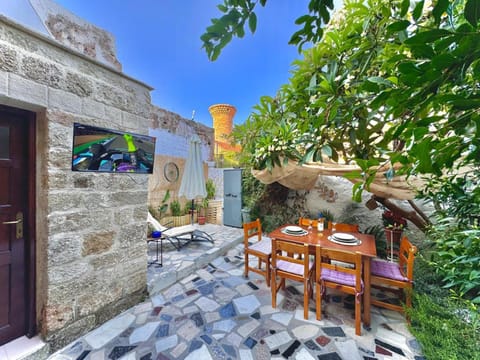 Property building, Patio, Garden, Dining area, Garden view