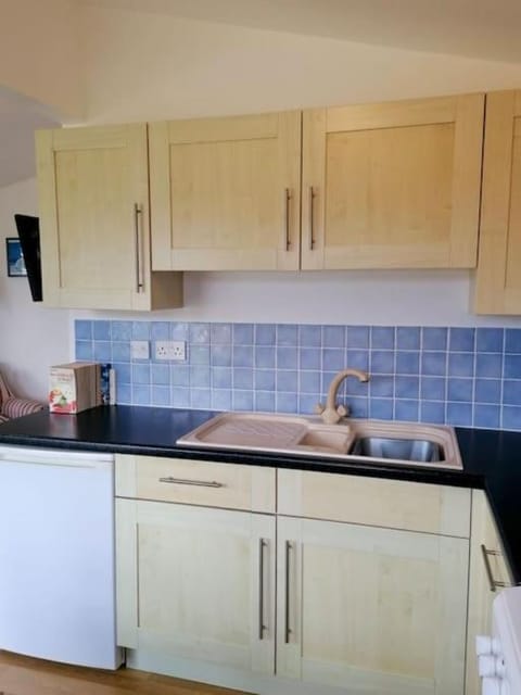 Spacious cabin, near Padstow and 7 Bays Cabin in England